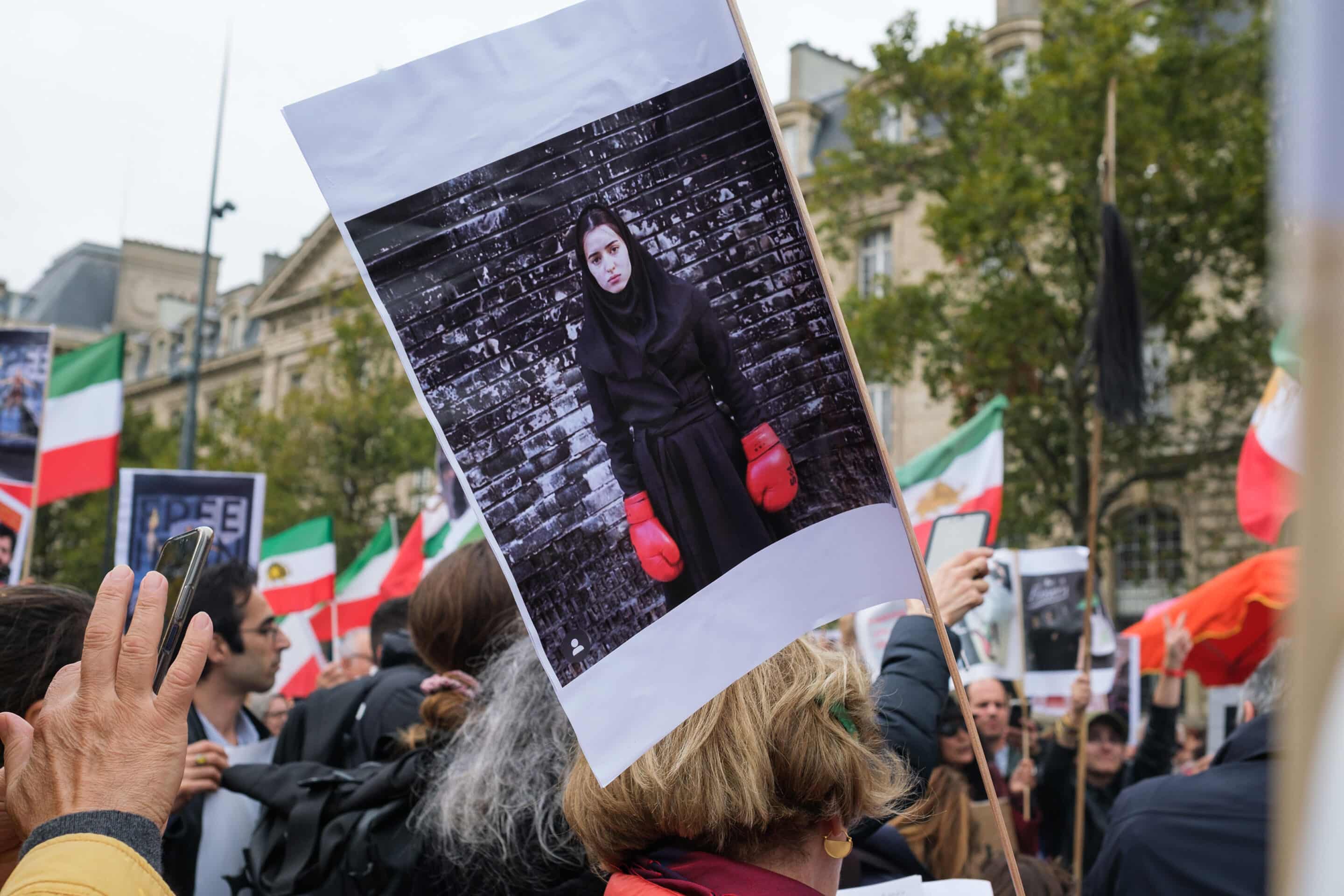 « Amalgamer la question du voile en Iran et en France est une escroquerie absolue »